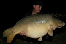 Tento obrovský čerstvě vytřený lysec o váze 23,25kg zabral téměř 500m od břehu. foto-2-nahled