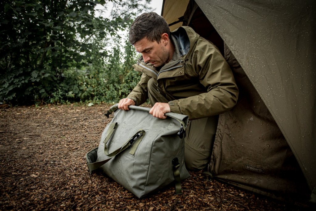 TRAKKER Nepromokavá taška na lehátko - Downpour Roll-Up Carryall (47x47x31cm)